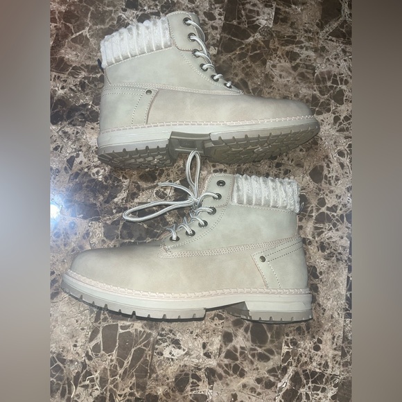 Rouge Helium Cream Beige Alpine Faux Fur Style Winter WMNS Boots SZ: 8/38.5M - Picture 1 of 13
